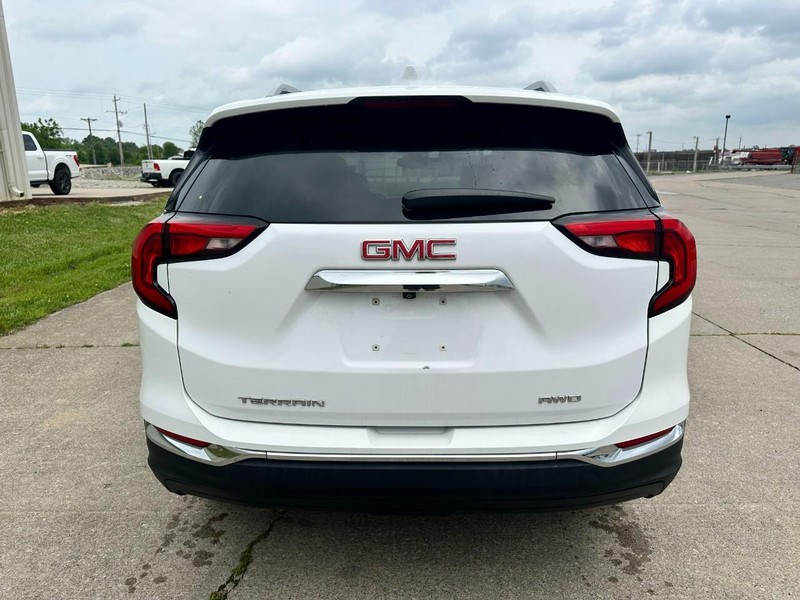 GMC Terrain Vehicle Full-screen Gallery Image 4