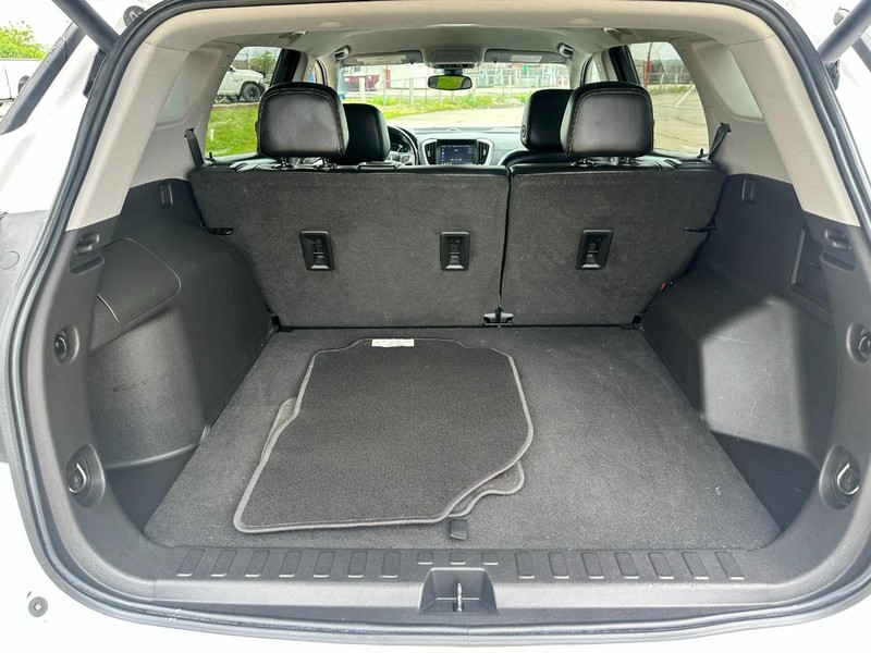 GMC Terrain Vehicle Full-screen Gallery Image 5