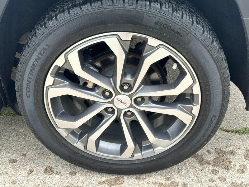 GMC Terrain Vehicle Full-screen Gallery Image 6