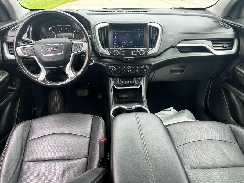 GMC Terrain Vehicle Full-screen Gallery Image 11