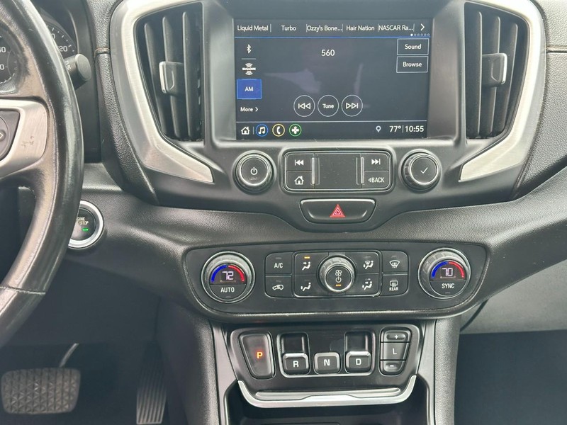 GMC Terrain Vehicle Full-screen Gallery Image 13