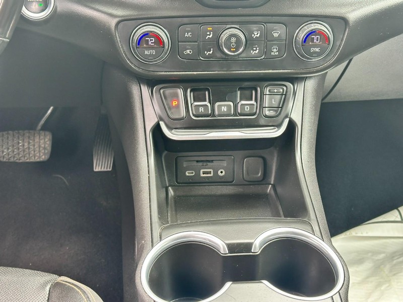 GMC Terrain Vehicle Full-screen Gallery Image 14