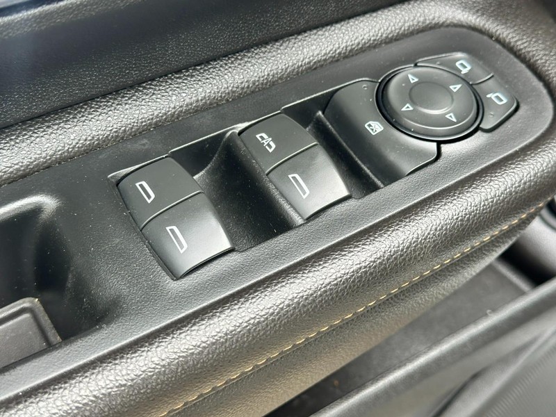 GMC Terrain Vehicle Full-screen Gallery Image 15