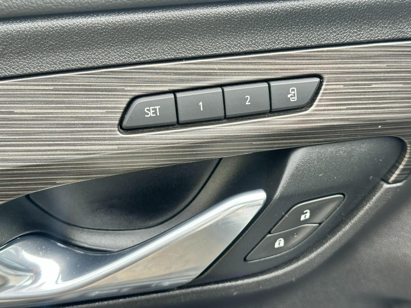 GMC Terrain Vehicle Full-screen Gallery Image 16