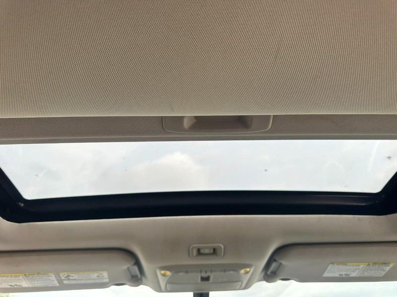 Nissan Pathfinder Vehicle Full-screen Gallery Image 10