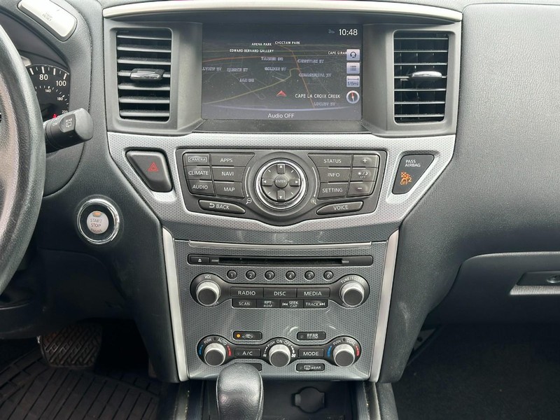 Nissan Pathfinder Vehicle Full-screen Gallery Image 12