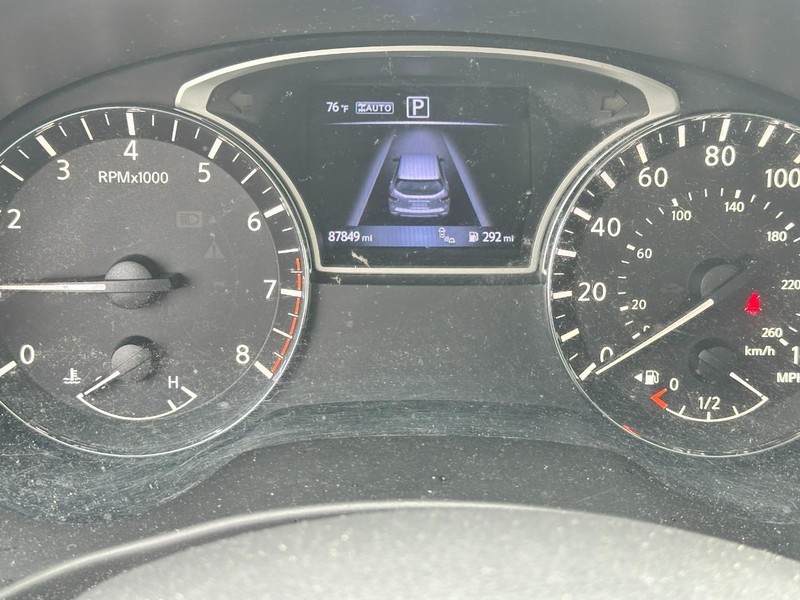 Nissan Pathfinder Vehicle Full-screen Gallery Image 17