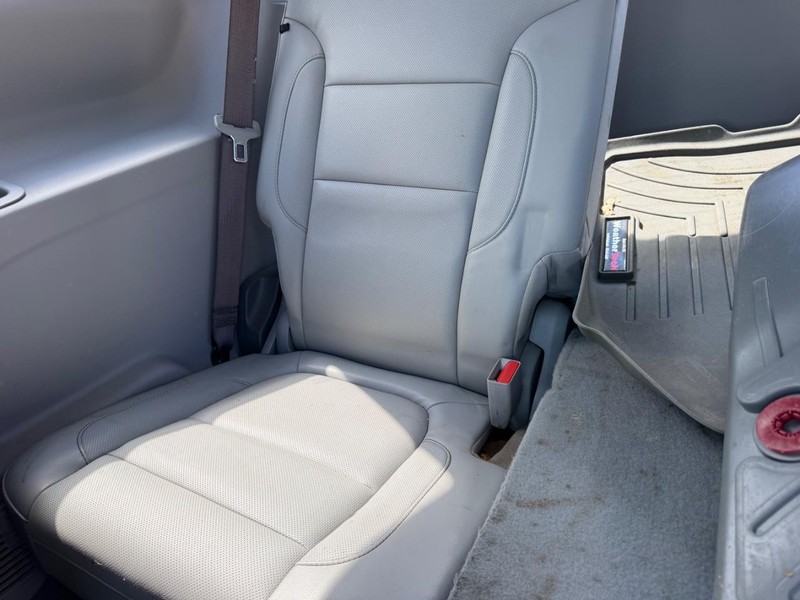 GMC Acadia Vehicle Full-screen Gallery Image 8