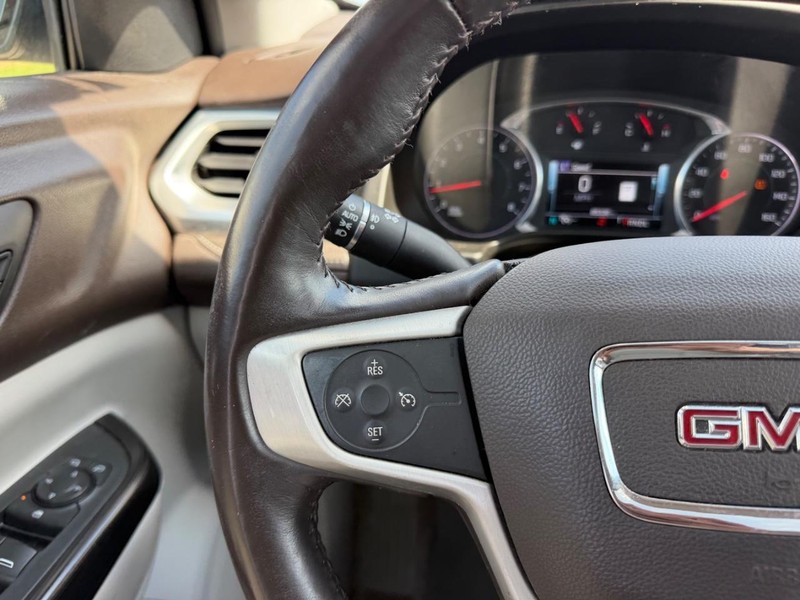 GMC Acadia Vehicle Full-screen Gallery Image 14