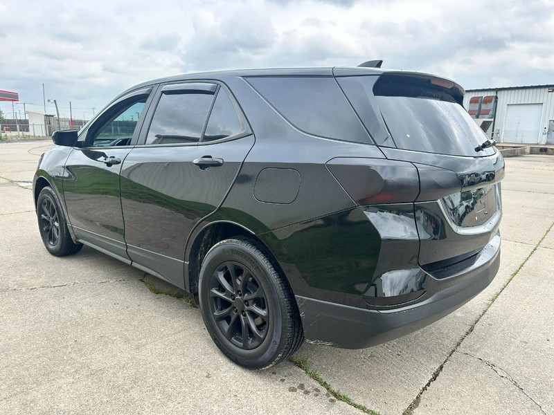 Chevrolet Equinox Vehicle Full-screen Gallery Image 6