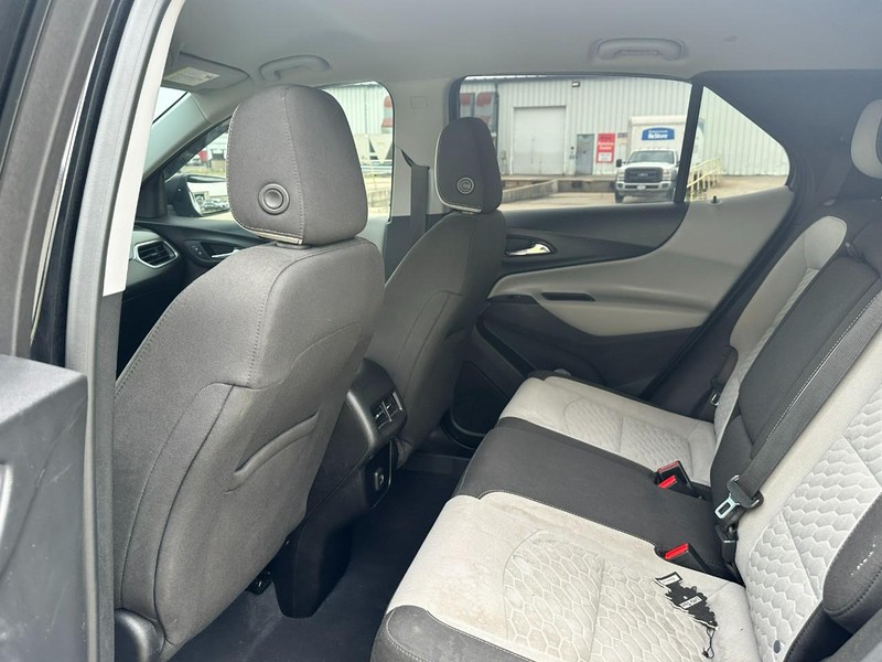 Chevrolet Equinox Vehicle Full-screen Gallery Image 10