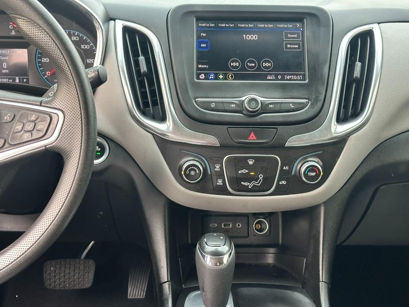 Chevrolet Equinox Vehicle Full-screen Gallery Image 13