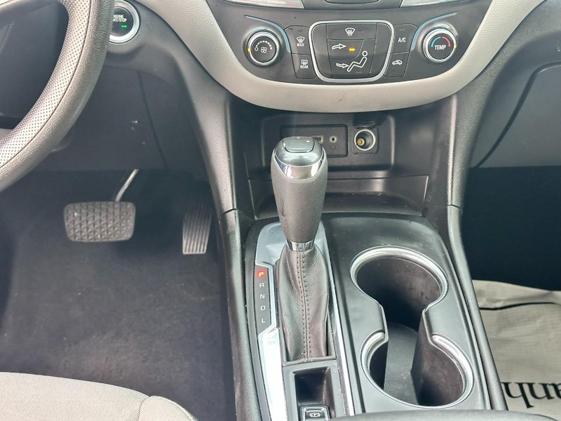 Chevrolet Equinox Vehicle Full-screen Gallery Image 14