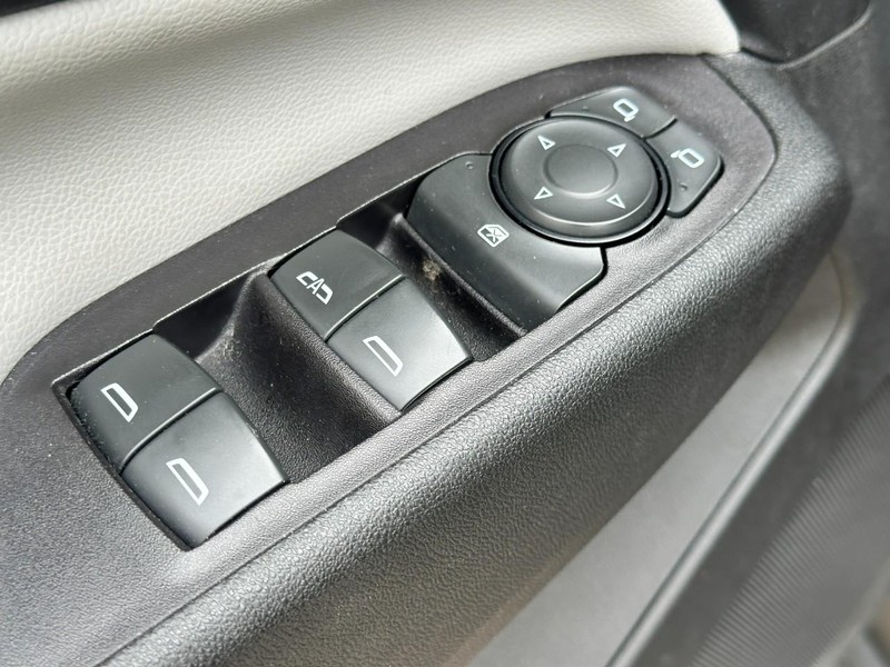 Chevrolet Equinox Vehicle Full-screen Gallery Image 15