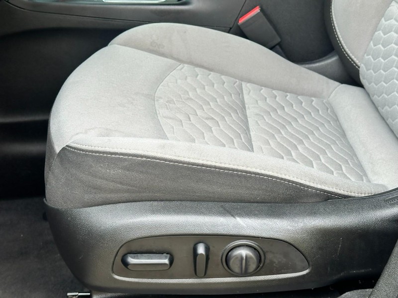 Chevrolet Equinox Vehicle Full-screen Gallery Image 16