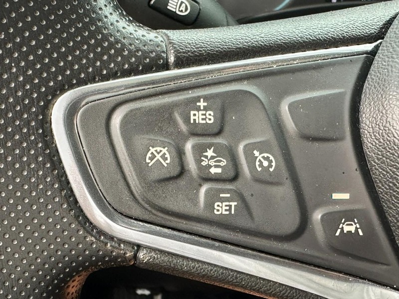 Chevrolet Equinox Vehicle Full-screen Gallery Image 17