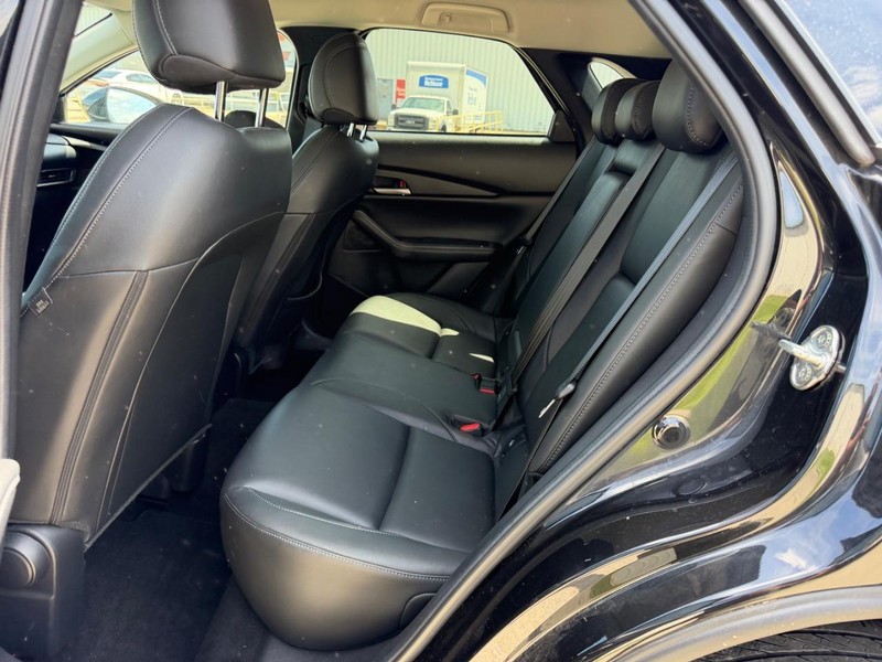 Mazda CX-30 Vehicle Full-screen Gallery Image 7