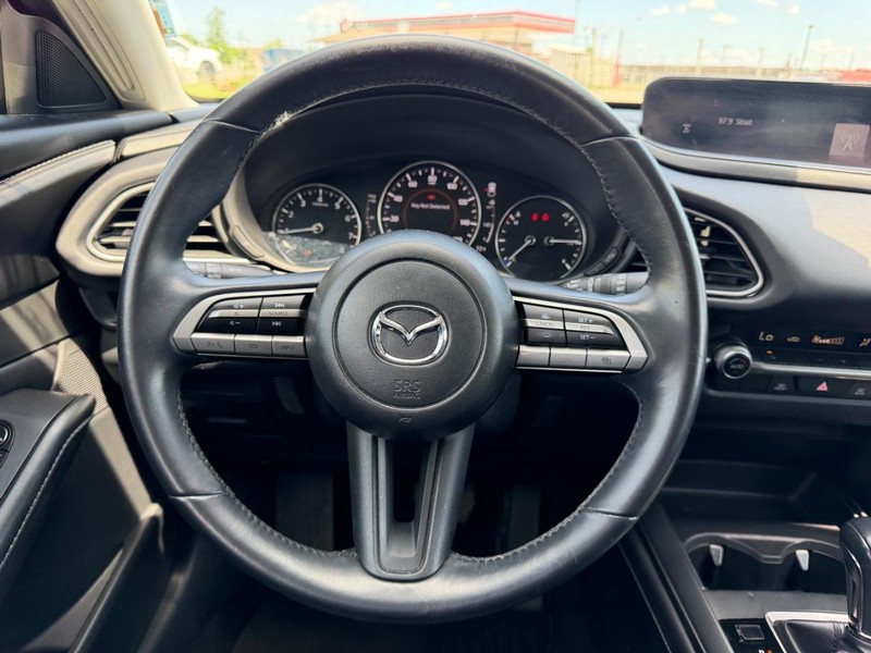 Mazda CX-30 Vehicle Full-screen Gallery Image 9