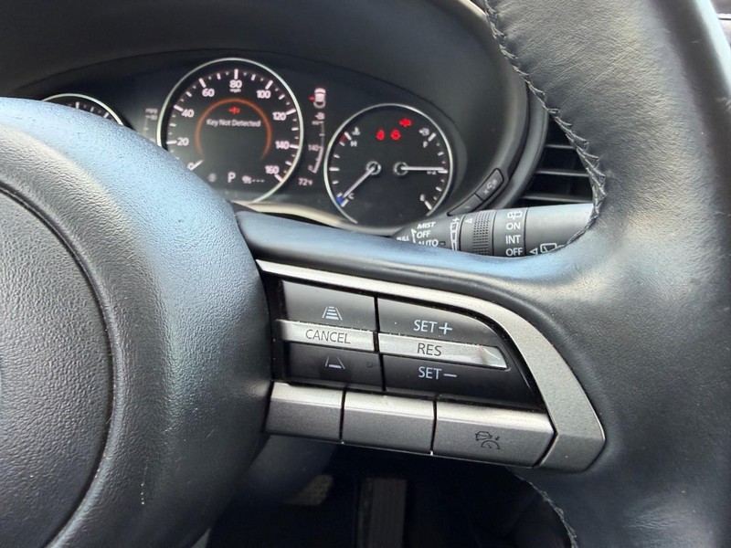 Mazda CX-30 Vehicle Full-screen Gallery Image 11