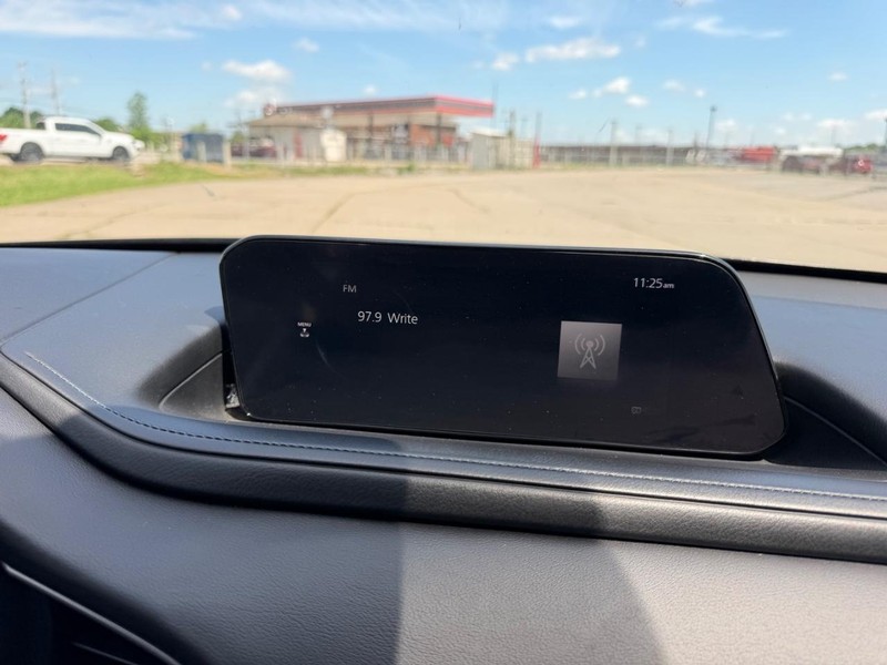 Mazda CX-30 Vehicle Full-screen Gallery Image 12