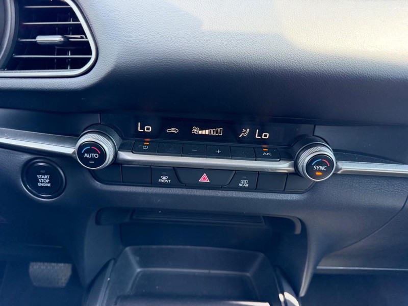 Mazda CX-30 Vehicle Full-screen Gallery Image 13