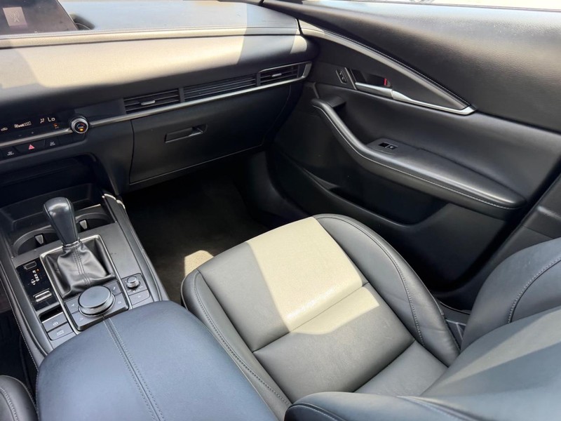 Mazda CX-30 Vehicle Full-screen Gallery Image 15