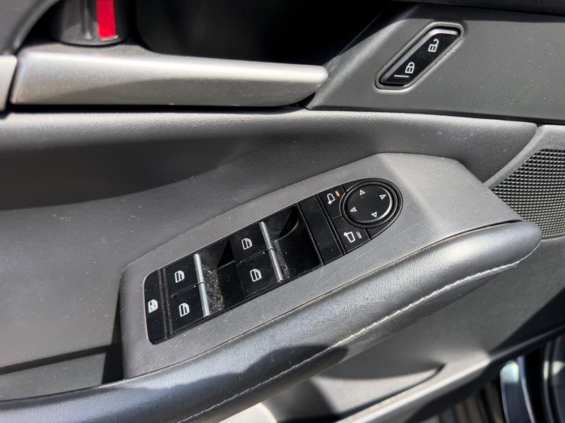 Mazda CX-30 Vehicle Full-screen Gallery Image 16