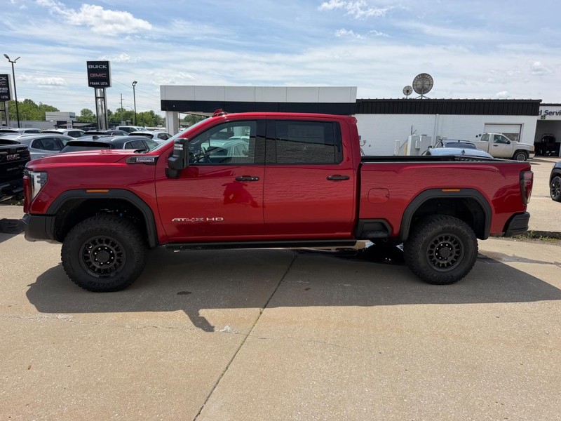 GMC Sierra 2500HD Vehicle Full-screen Gallery Image 2