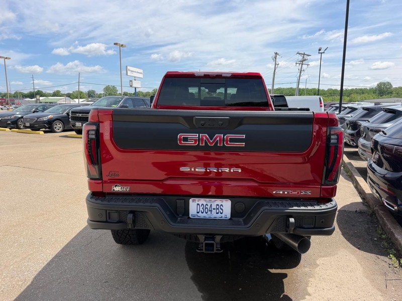 GMC Sierra 2500HD Vehicle Full-screen Gallery Image 4