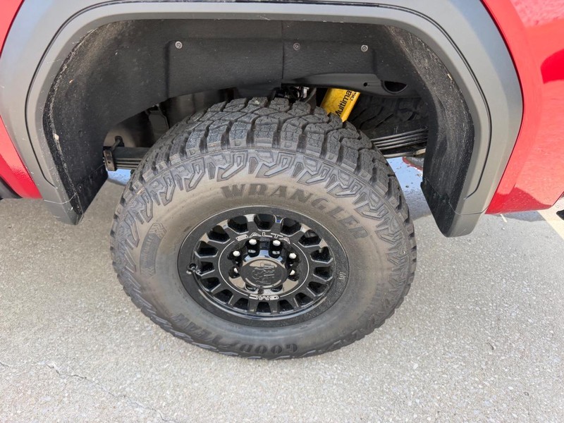 GMC Sierra 2500HD Vehicle Full-screen Gallery Image 6