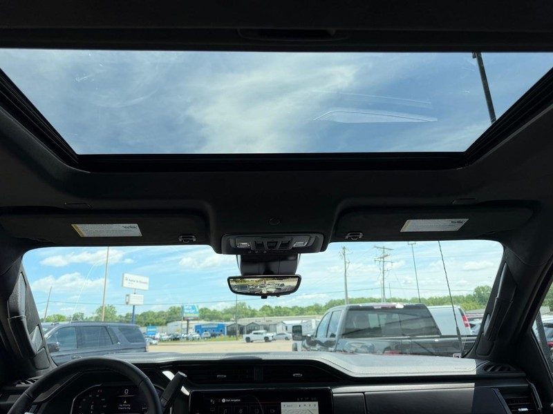 GMC Sierra 2500HD Vehicle Full-screen Gallery Image 8