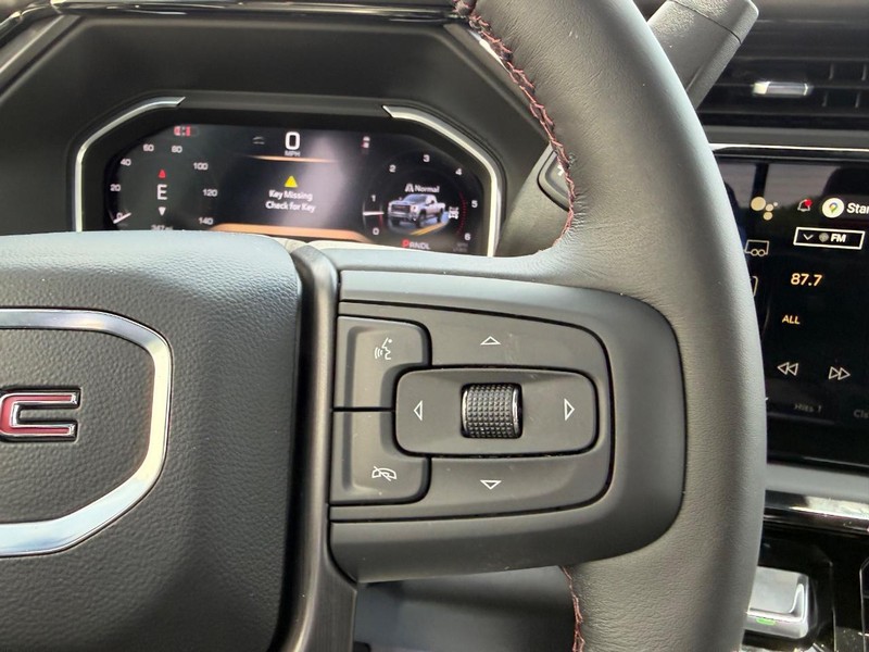 GMC Sierra 2500HD Vehicle Full-screen Gallery Image 12