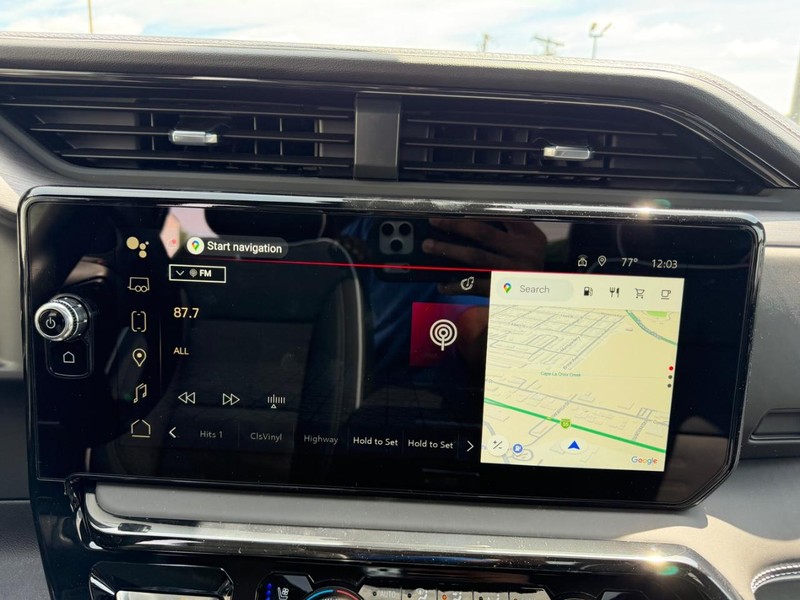 GMC Sierra 2500HD Vehicle Full-screen Gallery Image 13