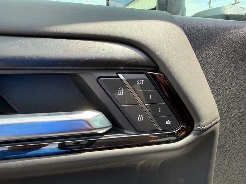 GMC Sierra 2500HD Vehicle Full-screen Gallery Image 17