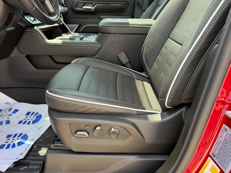 GMC Sierra 2500HD Vehicle Full-screen Gallery Image 18