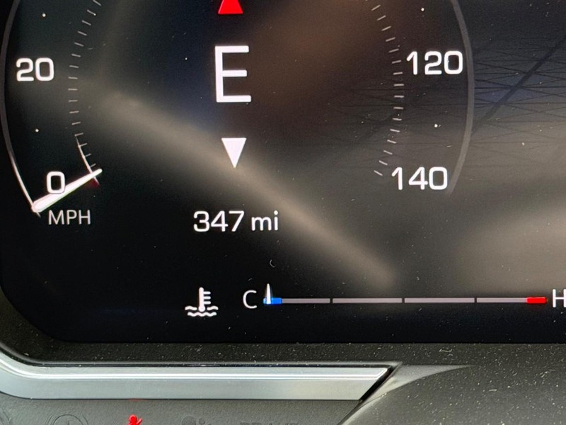 GMC Sierra 2500HD Vehicle Full-screen Gallery Image 19