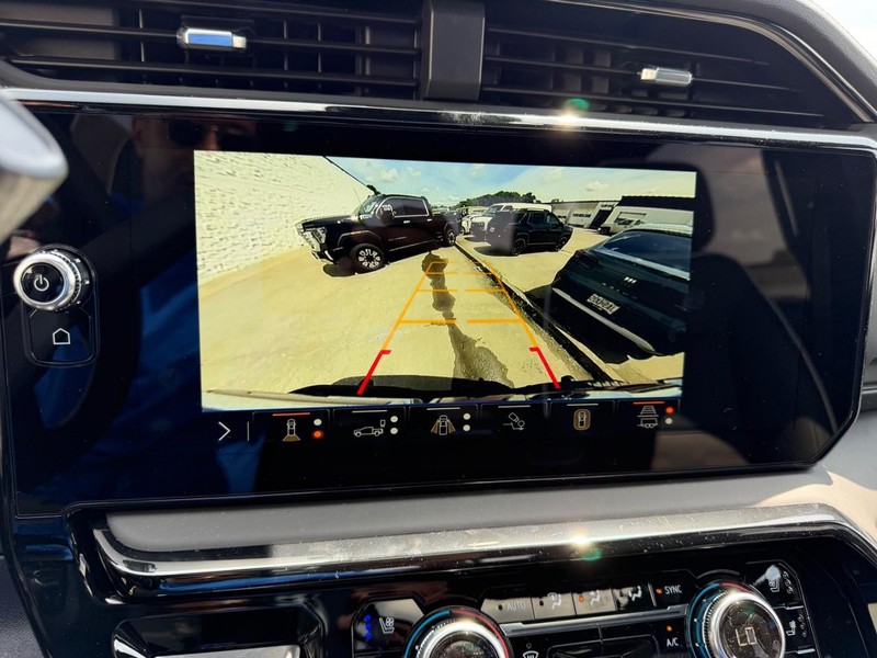 GMC Sierra 2500HD Vehicle Full-screen Gallery Image 20