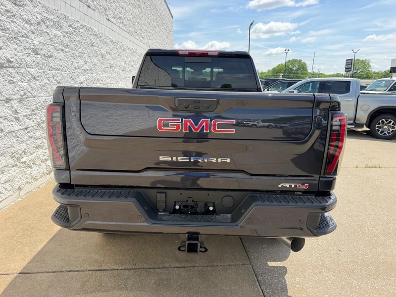 GMC Sierra 2500HD Vehicle Full-screen Gallery Image 4