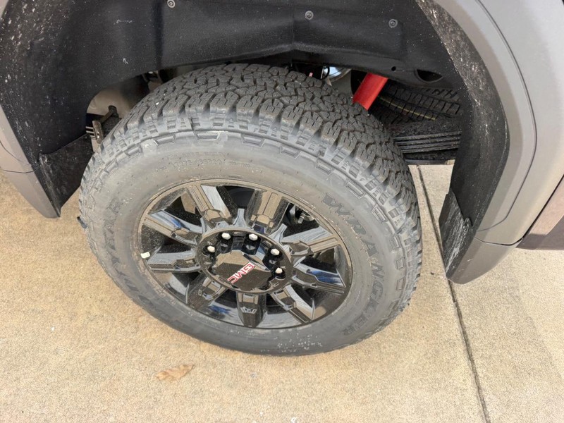 GMC Sierra 2500HD Vehicle Full-screen Gallery Image 6