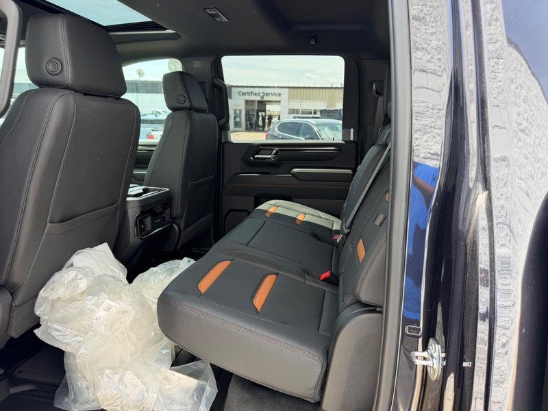 GMC Sierra 2500HD Vehicle Full-screen Gallery Image 7