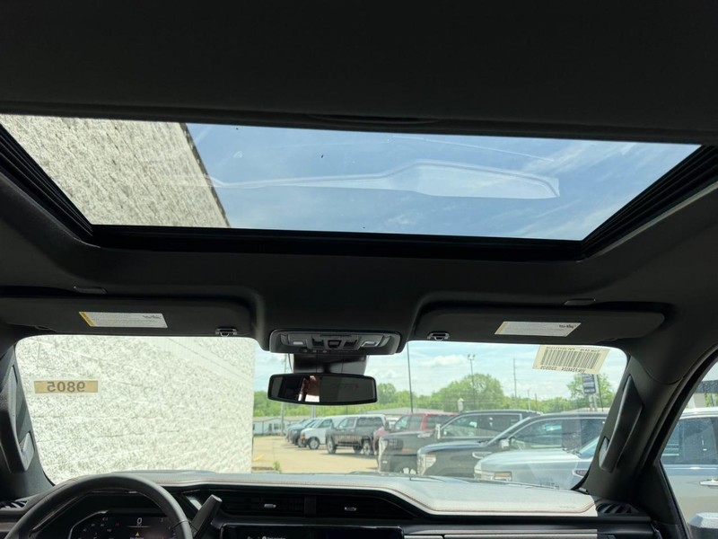 GMC Sierra 2500HD Vehicle Full-screen Gallery Image 8