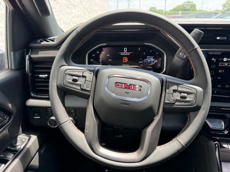 GMC Sierra 2500HD Vehicle Full-screen Gallery Image 10