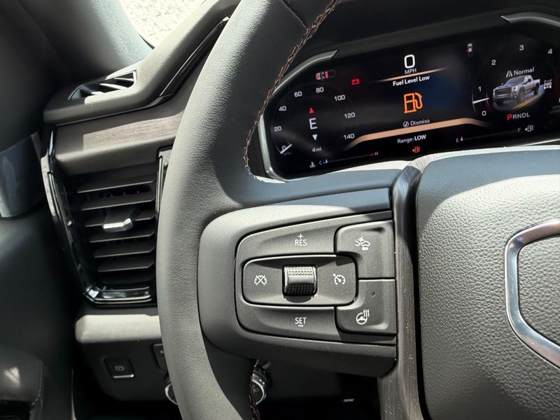 GMC Sierra 2500HD Vehicle Full-screen Gallery Image 11