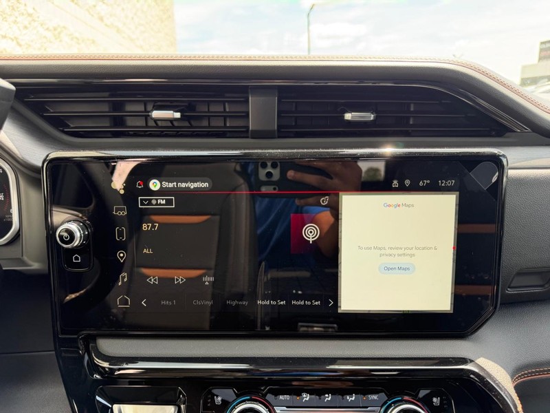 GMC Sierra 2500HD Vehicle Full-screen Gallery Image 13