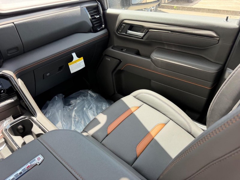 GMC Sierra 2500HD Vehicle Full-screen Gallery Image 15