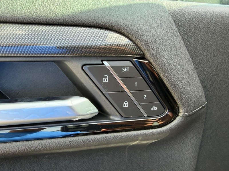 GMC Sierra 2500HD Vehicle Full-screen Gallery Image 17