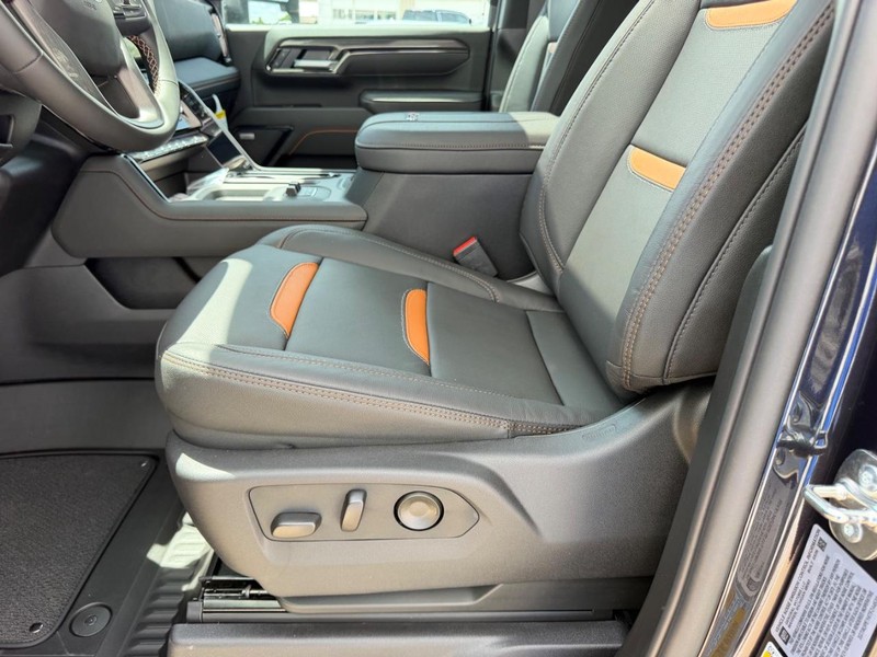 GMC Sierra 2500HD Vehicle Full-screen Gallery Image 18