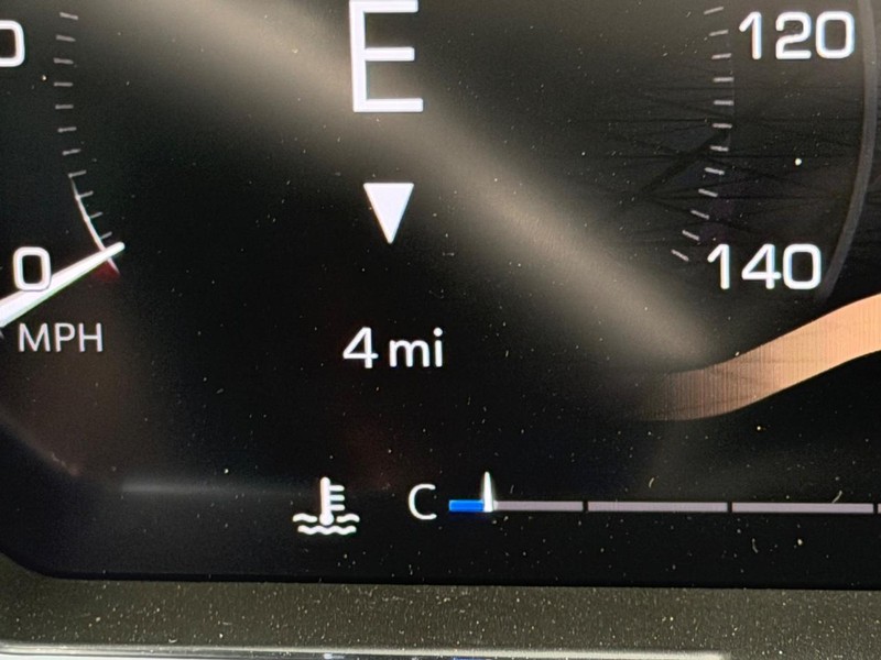 GMC Sierra 2500HD Vehicle Full-screen Gallery Image 19