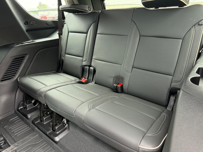 GMC Yukon Vehicle Full-screen Gallery Image 8