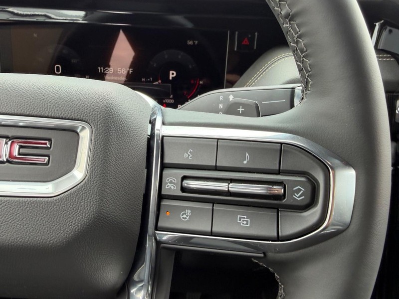 GMC Yukon Vehicle Full-screen Gallery Image 14